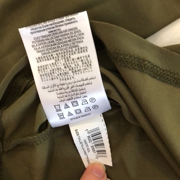 NWT BCBGeneration green keyhole long sleeve crop top. Size XXS. - Picture 6 of 9